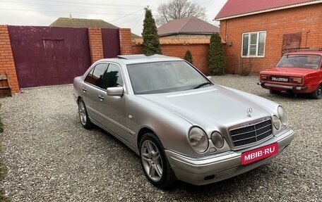 Mercedes-Benz E-Класс, 1997 год, 650 000 рублей, 3 фотография