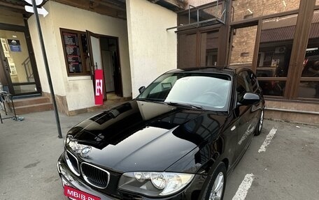 BMW 1 серия, 2010 год, 840 000 рублей, 2 фотография
