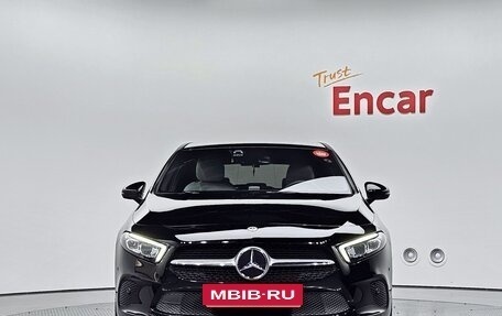 Mercedes-Benz A-Класс, 2019 год, 2 350 000 рублей, 3 фотография