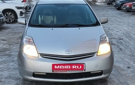 Toyota Prius, 2004 год, 680 000 рублей, 2 фотография