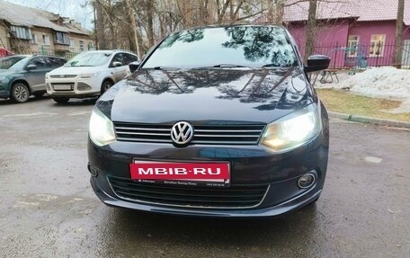 Volkswagen Polo VI (EU Market), 2013 год, 1 030 000 рублей, 2 фотография