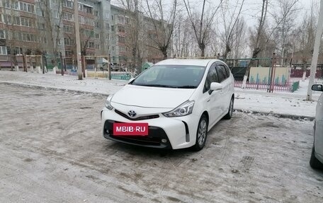 Toyota Prius Alpha I (ZVW40/41), 2017 год, 1 630 000 рублей, 2 фотография