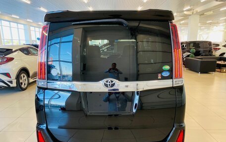 Toyota Noah III, 2018 год, 2 899 999 рублей, 4 фотография