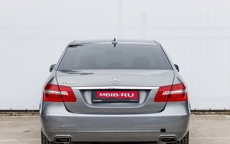 Mercedes-Benz E-Класс, 2012 год, 1 999 000 рублей, 4 фотография