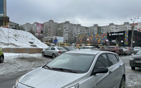 Hyundai Solaris II рестайлинг, 2013 год, 580 000 рублей, 4 фотография