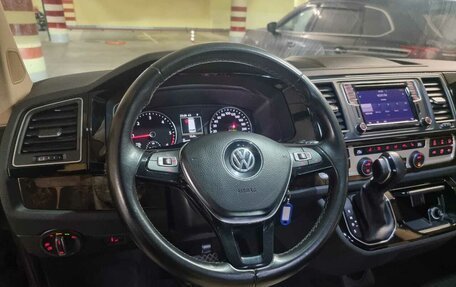 Volkswagen Multivan T6 рестайлинг, 2018 год, 3 750 000 рублей, 10 фотография