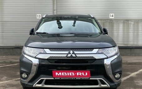 Mitsubishi Outlander III рестайлинг 3, 2019 год, 2 219 000 рублей, 2 фотография