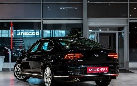 Volkswagen Passat B8 рестайлинг, 2018 год, 2 850 000 рублей, 4 фотография