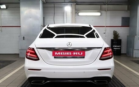 Mercedes-Benz E-Класс, 2019 год, 3 895 000 рублей, 4 фотография