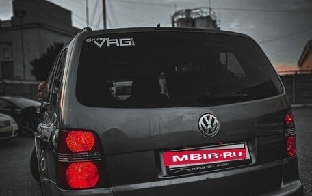 Volkswagen Touran III, 2009 год, 800 000 рублей, 2 фотография