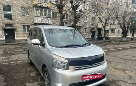 Toyota Voxy II, 2007 год, 1 120 000 рублей, 2 фотография