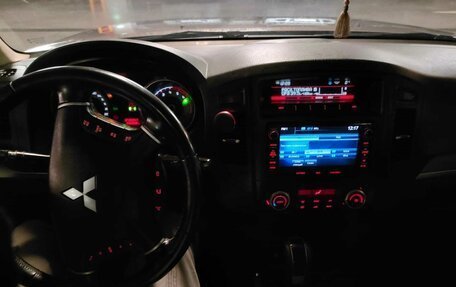 Mitsubishi Pajero IV, 2013 год, 2 000 000 рублей, 4 фотография