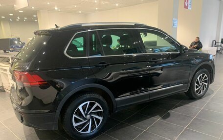 Volkswagen Tiguan II, 2018 год, 2 675 000 рублей, 4 фотография