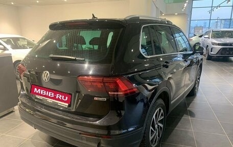 Volkswagen Tiguan II, 2018 год, 2 675 000 рублей, 5 фотография