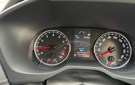 Toyota RAV4, 2019 год, 3 330 000 рублей, 3 фотография