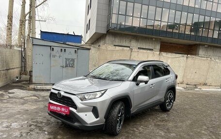 Toyota RAV4, 2019 год, 3 330 000 рублей, 4 фотография