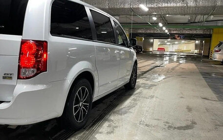 Dodge Caravan V, 2018 год, 2 430 000 рублей, 5 фотография
