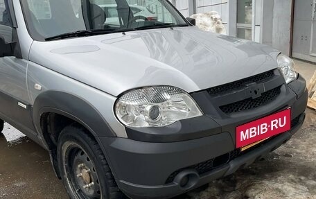 Chevrolet Niva I рестайлинг, 2011 год, 585 000 рублей, 3 фотография