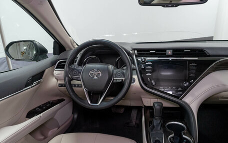 Toyota Camry, 2020 год, 3 600 000 рублей, 7 фотография