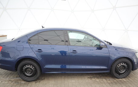 Volkswagen Jetta VI, 2011 год, 911 000 рублей, 2 фотография