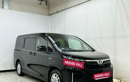 Toyota Voxy III, 2019 год, 2 630 000 рублей, 3 фотография