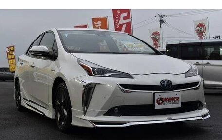 Toyota Prius IV XW50, 2019 год, 1 888 000 рублей, 3 фотография