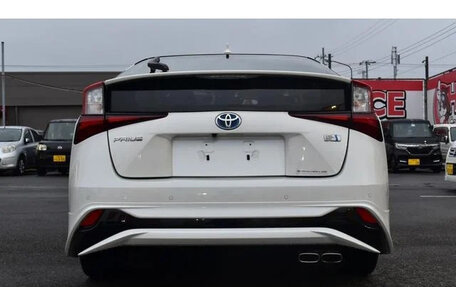 Toyota Prius IV XW50, 2019 год, 1 888 000 рублей, 5 фотография