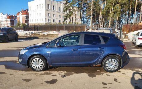 Opel Astra J, 2011 год, 650 000 рублей, 1 фотография