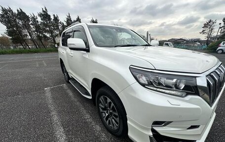 Toyota Land Cruiser Prado 150 рестайлинг 2, 2021 год, 3 610 000 рублей, 2 фотография