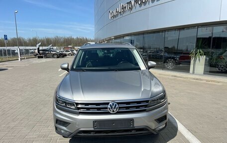 Volkswagen Tiguan II, 2017 год, 2 595 000 рублей, 2 фотография