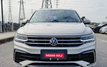 Volkswagen Tiguan II, 2022 год, 3 350 000 рублей, 2 фотография