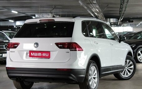 Volkswagen Tiguan II, 2018 год, 2 075 000 рублей, 4 фотография