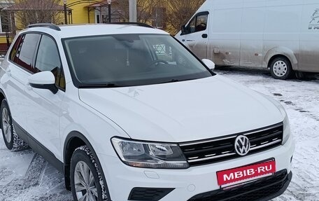 Volkswagen Tiguan II, 2018 год, 2 000 000 рублей, 2 фотография