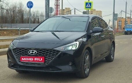 Hyundai Solaris II рестайлинг, 2021 год, 2 000 000 рублей, 3 фотография