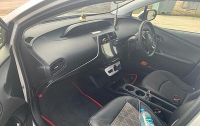 Toyota Prius IV XW50, 2016 год, 1 600 000 рублей, 1 фотография
