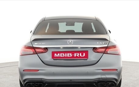 Mercedes-Benz E-Класс AMG, 2023 год, 12 600 000 рублей, 3 фотография