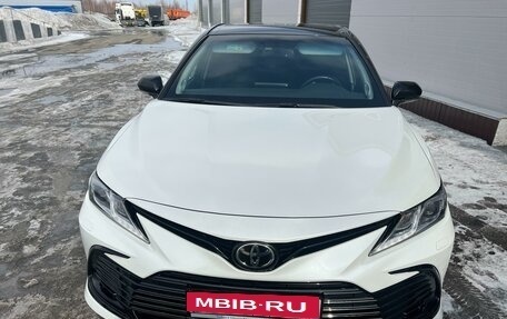 Toyota Camry, 2021 год, 3 975 000 рублей, 2 фотография