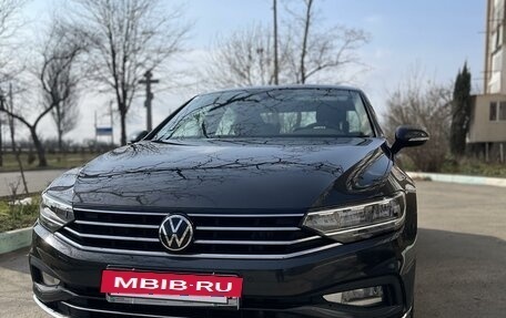 Volkswagen Passat B8 рестайлинг, 2020 год, 2 600 000 рублей, 2 фотография