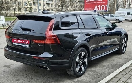Volvo V60 Cross Country II, 2021 год, 3 929 000 рублей, 3 фотография