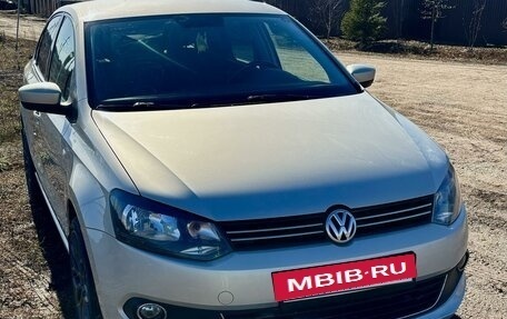 Volkswagen Polo VI (EU Market), 2012 год, 950 000 рублей, 3 фотография