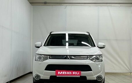 Mitsubishi Outlander III рестайлинг 3, 2013 год, 1 910 000 рублей, 2 фотография