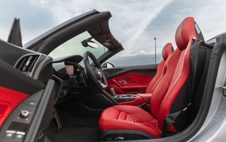 Audi R8, 2019 год, 19 000 000 рублей, 4 фотография