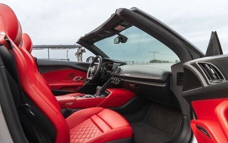 Audi R8, 2019 год, 19 000 000 рублей, 5 фотография
