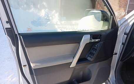 Toyota Land Cruiser Prado 150 рестайлинг 2, 2013 год, 3 400 000 рублей, 5 фотография