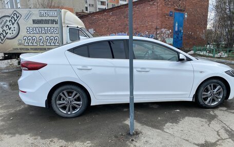 Hyundai Elantra VI рестайлинг, 2017 год, 1 700 000 рублей, 3 фотография