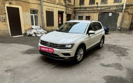 Volkswagen Tiguan II, 2017 год, 2 700 000 рублей, 2 фотография