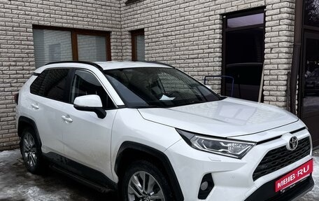 Toyota RAV4, 2021 год, 3 950 000 рублей, 2 фотография