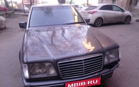 Mercedes-Benz E-Класс, 1993 год, 550 000 рублей, 2 фотография