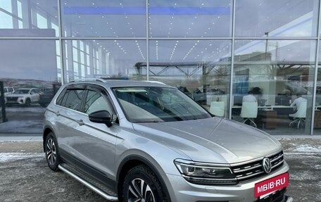 Volkswagen Tiguan II, 2019 год, 2 799 000 рублей, 2 фотография
