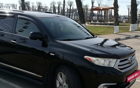 Toyota Highlander III, 2011 год, 2 000 000 рублей, 2 фотография